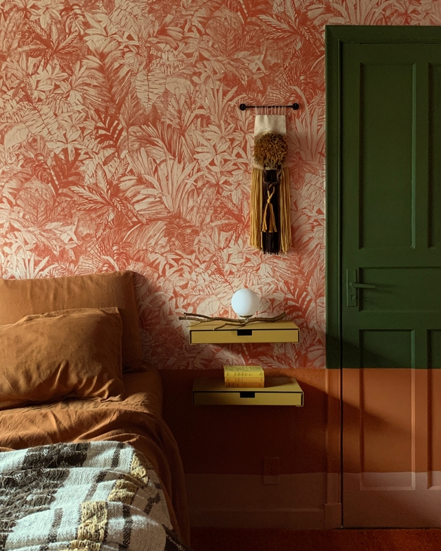Quarto decorado e harmonizado com papel de parede | Ambiente nas cores Alcaparra, Calda de Maple e Chapéu de Sol Suvinil