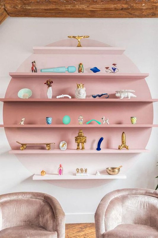 Parede pintada em círculo degradê cor-de-rosa da Familia de cores Claras e Suaves Suvinil | Estante original e colorida. Parede pintada em círculo degradê cor-de-rosa da Familia de cores Claras e Suaves Suvinil | Estante original e colorida.