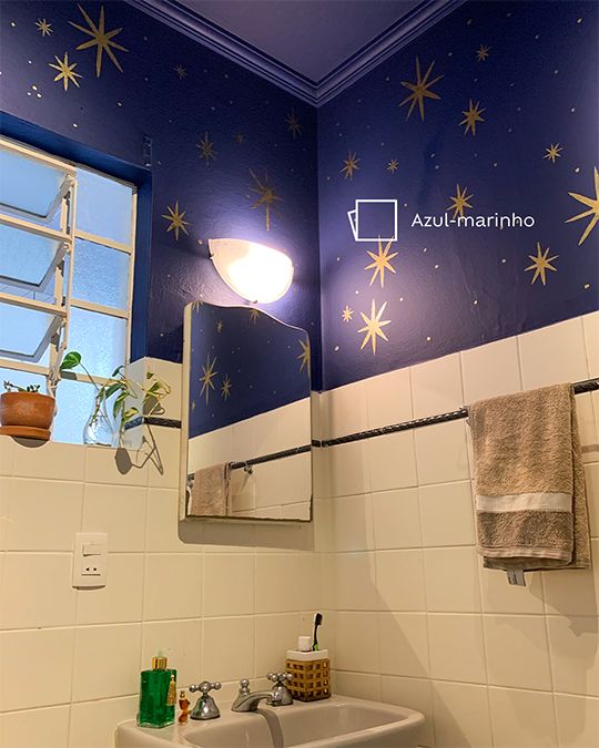 Banheiro do Apartamento renovado com o profundo Azul-marinho da Suvinil