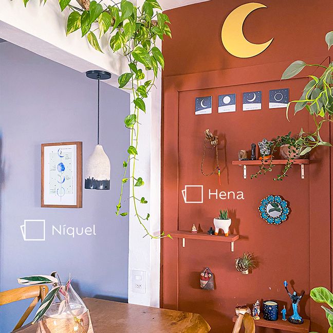 sala rica em detalhes no cafofo do dani com parede cores níquel e hena suvinil Sala rica em detalhes no cafofo do Dani com a parede nas cores Níquel e Hena da Suvinil